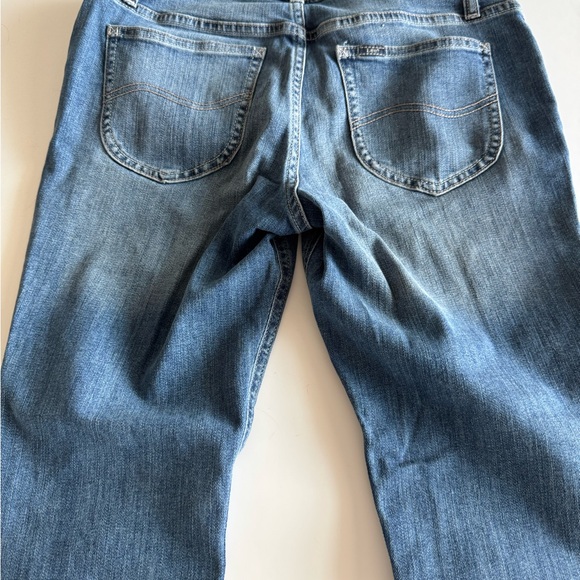 Lee Regular Fit Jeans, Straight Leg, 6, 26 Inseam…Like New - Picture 3 of 6
